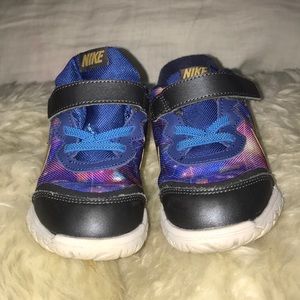 Toddler girls Nike’s 🌸